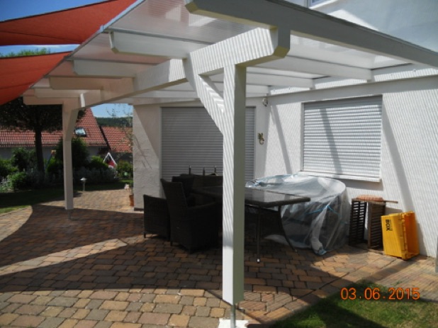 Terrassenüberdachung im Hauswinkel